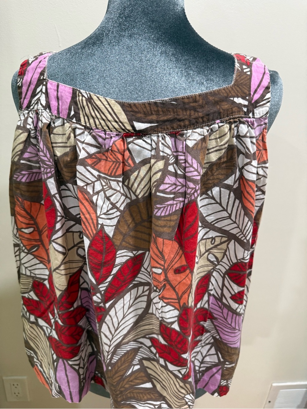 Anna Leaf-Print Sleeveless Top in Orange, Brown, Lavender, Cream - Picture 6 of 10